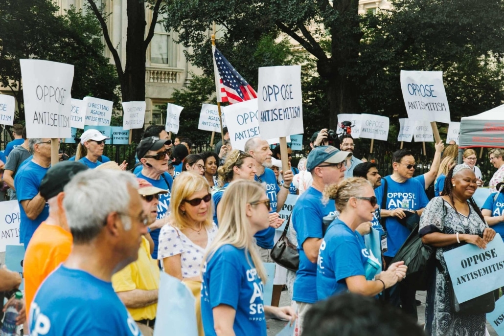 Christian protestors against antisemitism